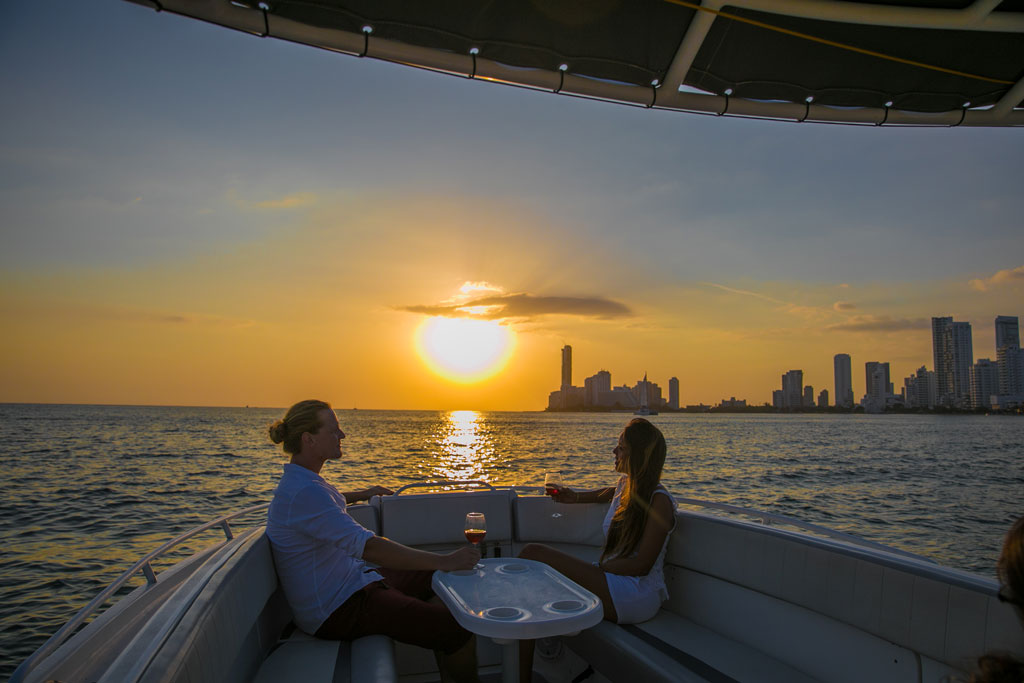 boating-cartagena-sunset-bay-tour-1