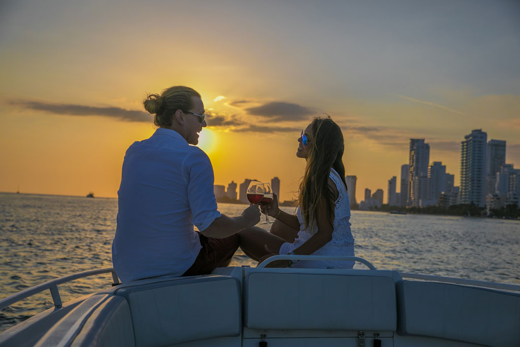 boating-cartagena-sunset-bay-tour-2