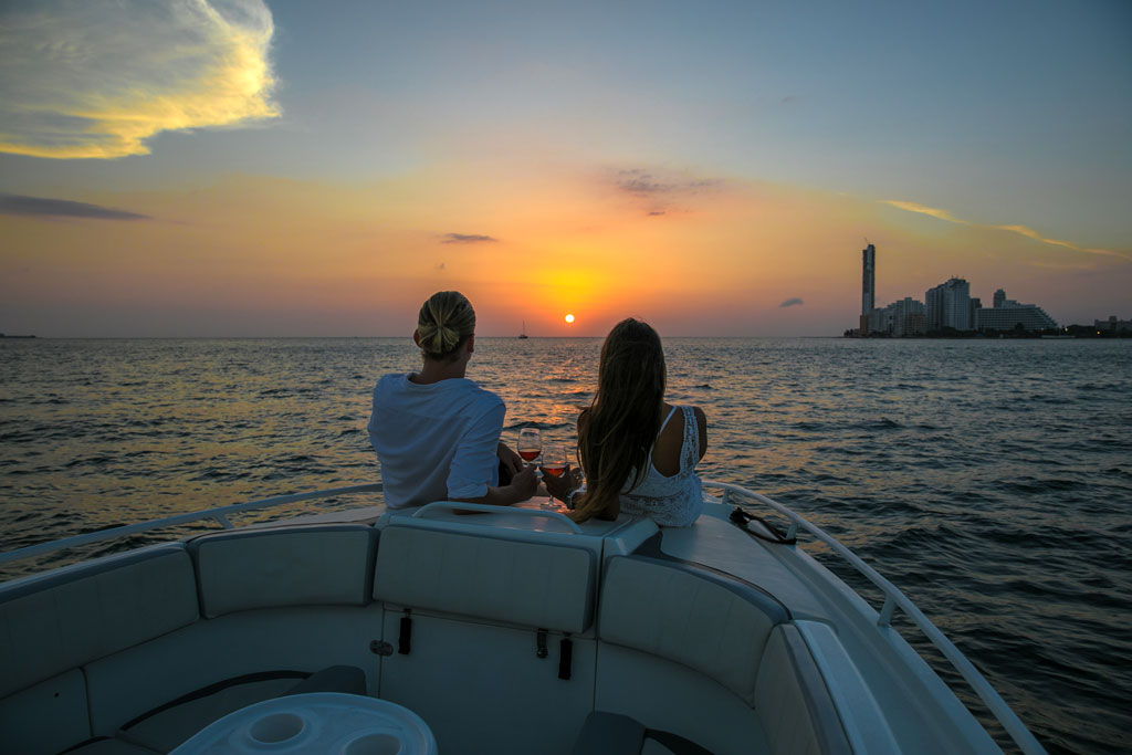 boating-cartagena-sunset-bay-tour-4